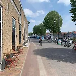 Pakhuis Aan De Haven - Bakboord