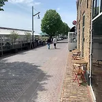 Pakhuis Aan De Haven - Bakboord