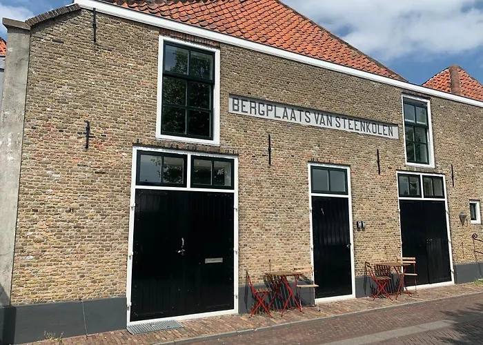 Pakhuis Aan De Haven - Bakboord