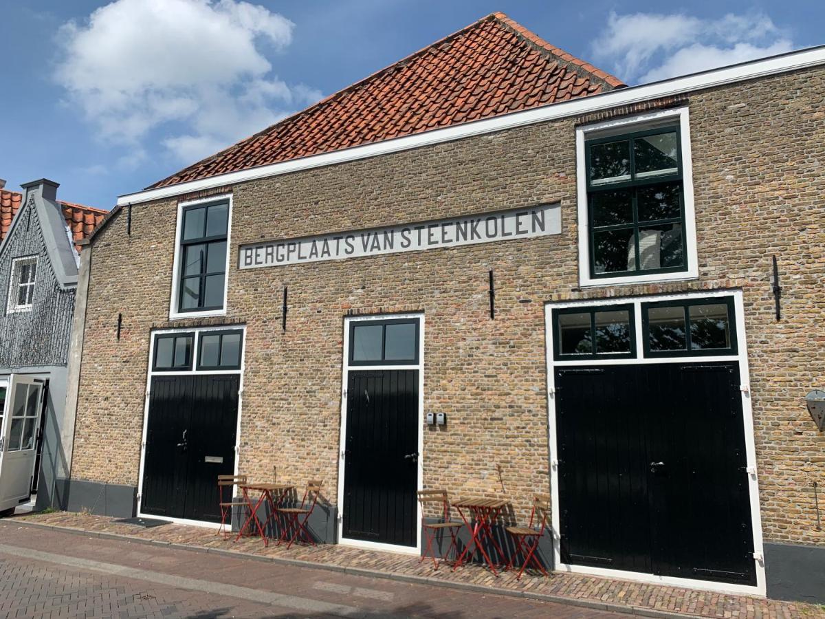 Pakhuis Aan De Haven - Bakboord *